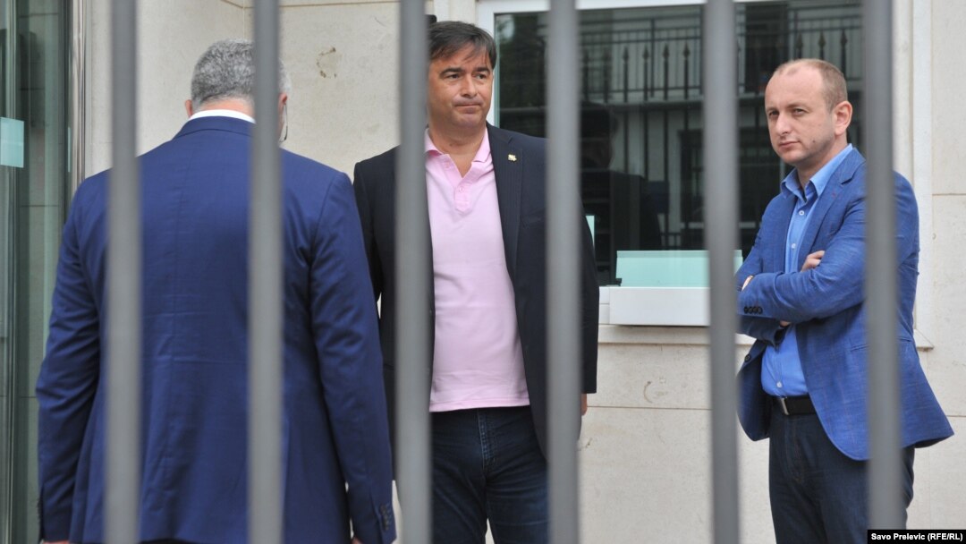 Lider Pokreta za promjeene Nebojša Medojević sa opozicionim kolegama Milanom Kneževićem i Andrijom Mandićem