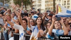Seguidores del presidente Luis Lacalle Pou celebran su triunfo en las elecciones generales. Montevideo, 1 de marzo de 2020.