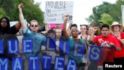 Demonstrators protesting the shooting death of Philando Castile gather in front of the police department in St Anthony, Minnesota, July 10, 2016. 