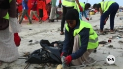 Somali volunteers cleanable  long-neglected beaches