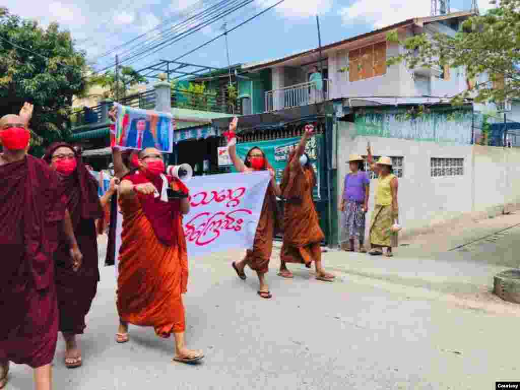 စစ်အာဏာသိမ်းမှု ဆန့်ကျင်ရေး မန္တလေး သံဃသမဂ္ဂ သပိတ်စစ်ကြောင်း။ (စက်တင်ဘာ ၁၂၊ ၂၀၂၁။ ဓာတ်ပုံ - သံဃသမဂ္ဂ သပိတ်စစ်ကြောင်း)