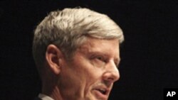 이임하는 월터 사프 사령관 (자료사진)