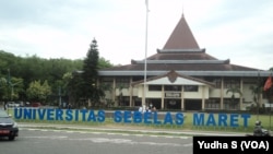 Kampus Universitas Sebelas Maret, Solo. (Foto: VOA/Yudha)