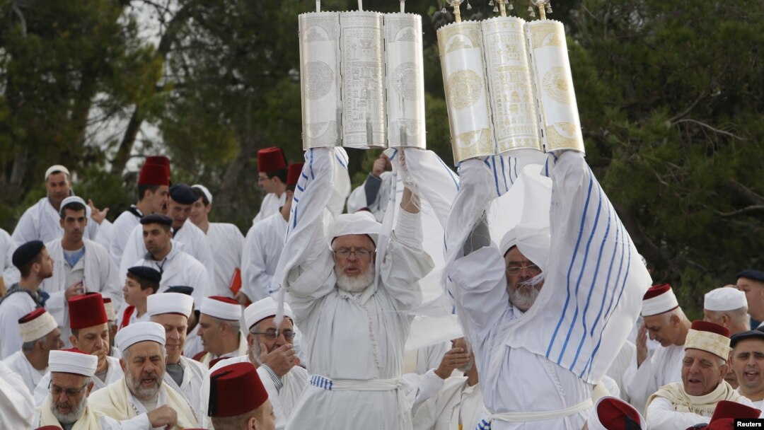 Warga Yahudi merayakan hari libur Sukkot di Tepi Barat (foto: ilustrasi). 4 warga Palestina ditangkap karena ikut menghadiri perayaan 'Sukkot'. 