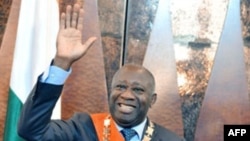 Hoa Kỳ, Pháp và các cường quốc tại châu Phi cảnh báo Tổng thống Côte d'Ivoire Laurent Gbagbo rằng ông chỉ còn vài ngày để rời nhiệm sở