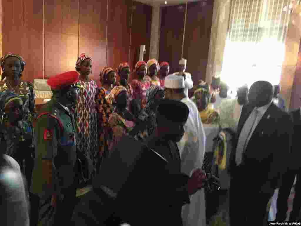 CHIBOK: Buhari da 'yan matan Chibok