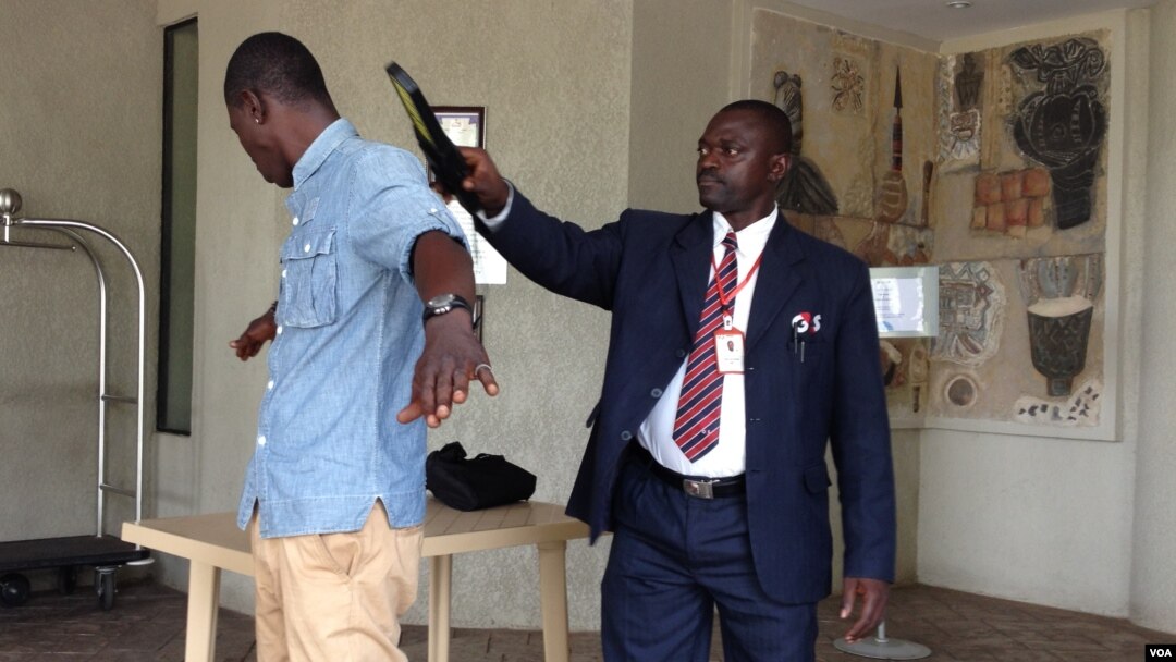 The Radisson Blu hotel in Freetown, Sierra Leone, is one of several hotels that has increased security due to recent attacks in West Africa, Jan. 28, 2016. (N. de Vries/VOA) 