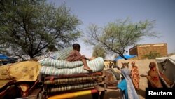 پناهجویان سودانی در راه چاد - عکس از آرشیو رویترز
