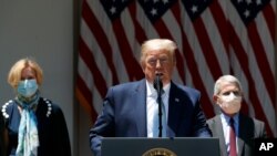 El presidente Trump se dirige a los medios de comunicación durante la rueda de prensa celebrada el viernes en la Casa Blanca.