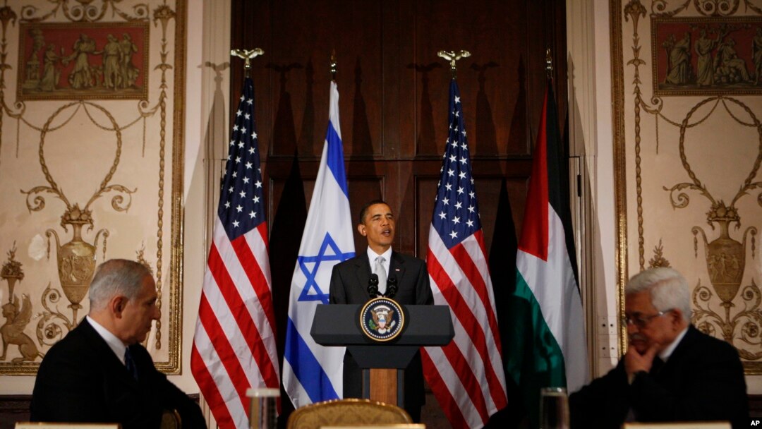 President Barack Obama meets with Israeli Prime Minister Benjamin Netanyahu, left, and Palestinian President Mahmoud Abbas in New York, Sept. 22, 2009.