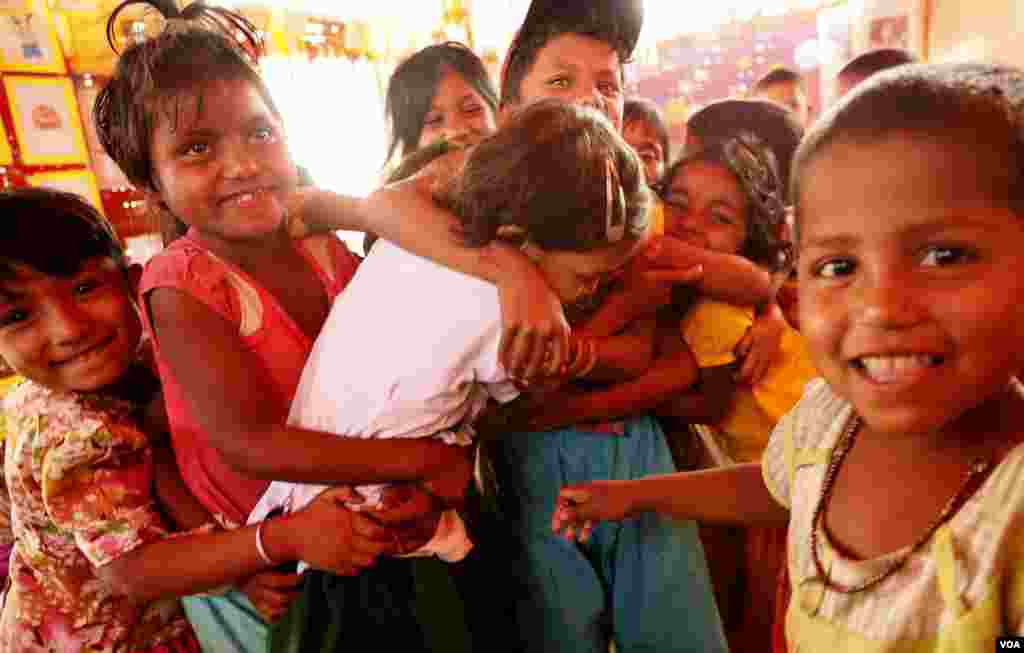 Jonaida is mobbed by her pre-primary classmates after winning the game &ldquo;Simon Says&rdquo; at the Redrose Learning Center in Kutupalong&rsquo;s Camp 4 extension on Feb. 16, 2020. The game taught students how to identify body parts and action and to speak English. (Hai Do/VOA)