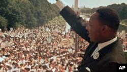 Seperempat juta orang dari seluruh Amerika ikut menyaksikan secara langsung Dr. Martin Luther King (MLK) menyampaikan pidato "I Have a Dream" di Washington 28 Agustus 1963 (foto: dok). 