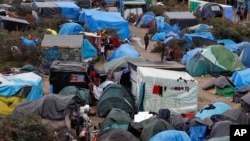 La "jungle" de Calais, le 21 octobre 2015. (AP Photo/Michel Spingler)