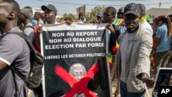 "Tout fonctionne au rythme de la mauvaise volonté du président Macky Sall", déplorent les opposant au chef de l'État sénégalais.