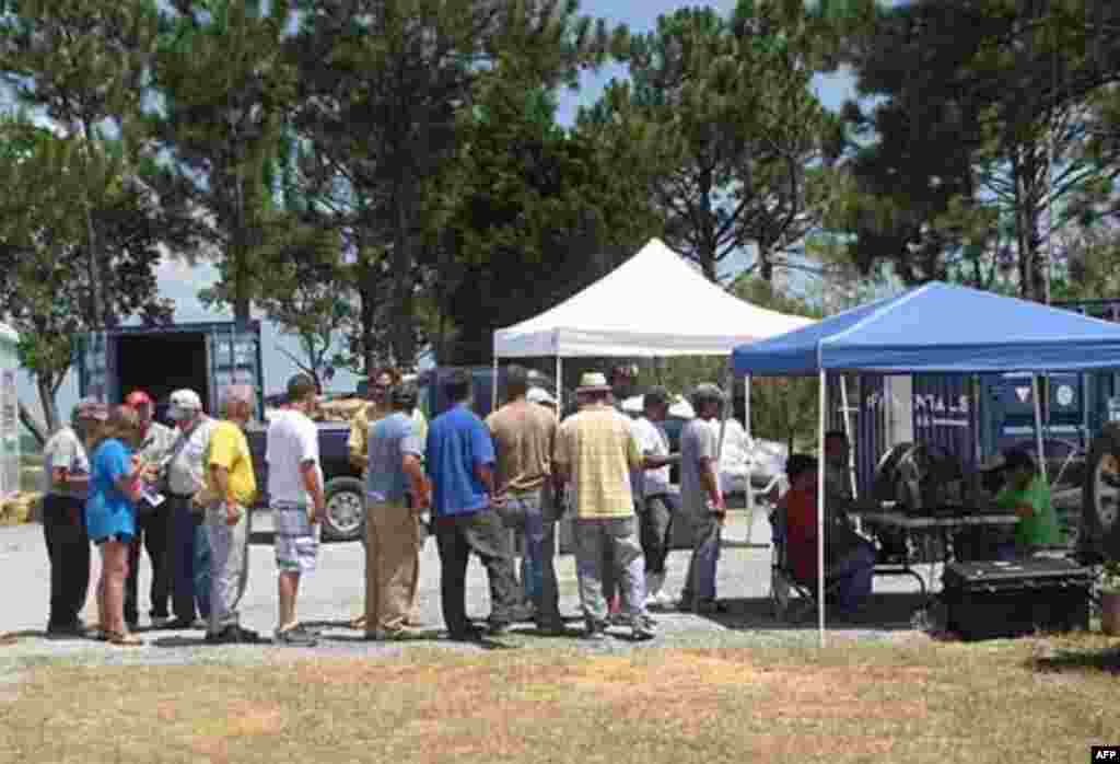 Fishermen lining up to apply for oil cleaning job at BP, Bayon la Batre, Mobile, Alabama, 07/28/2010