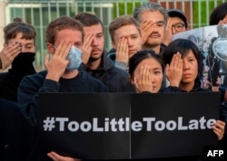 Protesters hold a vigil for democracy in Hong Kong in front of the Chancellery in Berlin, Sept. 5, 2019.