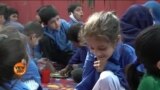 لاہور: سرکاری اسکولوں میں بچوں کے لیے مفت کھانے کی فراہمی
