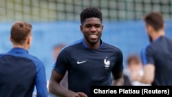 Samuel Umtiti au milieu