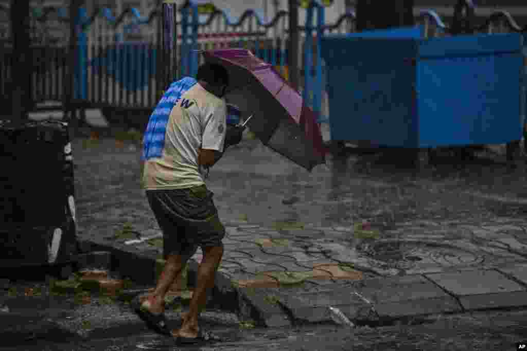 အိန္ဒိယနိုင်ငံ Kolkataမြို့ မှာ Amphan ဆိုင်ကလုန်း မုန်တိုင်းမတိုက်ခတ်ခင် မြင်ကွင်း (မေ ၂၀၊ ၂၀၂၀)