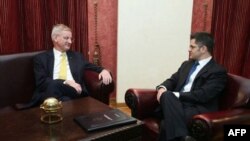 Ministri inostranih poslova Švedske i Srbije, Karl Bilt i Vuk Jeremić, tokom susreta u Beogradu