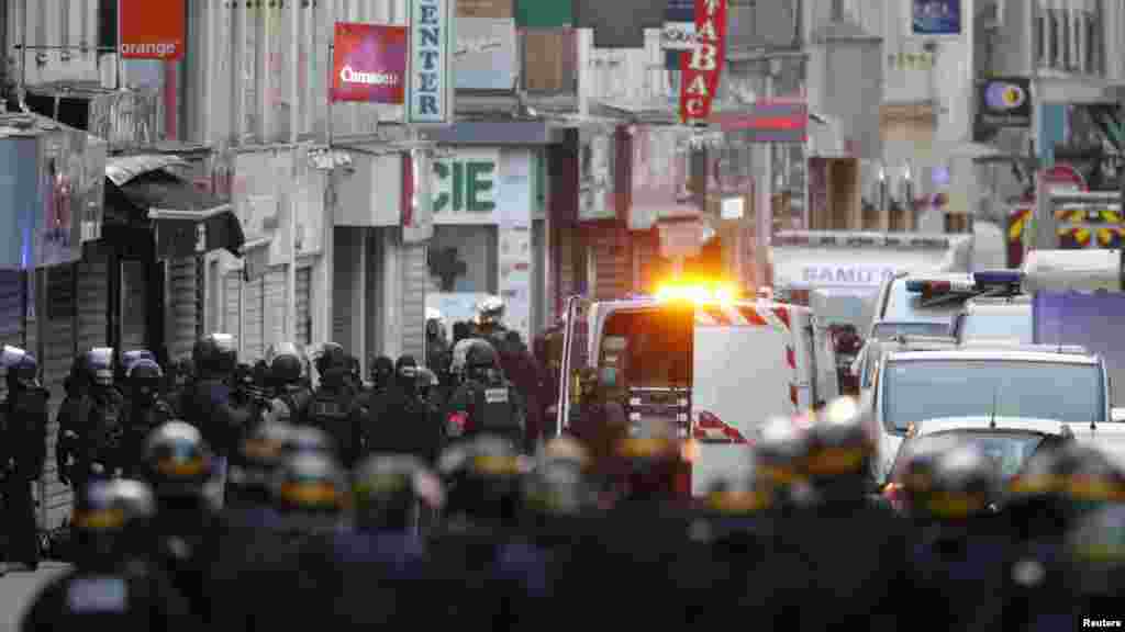 Les forces spéciales en plein assaut contre des personnes présumées liées aux attaques meurtrières dans la capitale française, à Saint-Denis.