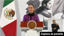 La presidenta de México, Claudia Sheinbaum, ofrece su habitual conferencia de prensa matutina en el Palacio Nacional, el 20 de febrero de 2025. 