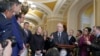 El líder de la minoría en el Senado, el republicano Mitch McConnell, encabezó una conferencia de prensa con miembros de su bancada el miércoles 17 de enero en Capitolio en Washington. 
