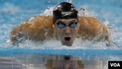Michael Phelps đang trong cuộc đua đoạt HCV nội dung 200m Bướm tại Giải Vô địch Thế giới ở Thượng Hải, Trung Quốc, ngày 27 tháng 7, 2011