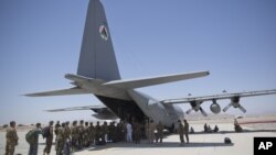 C-130运输机在阿富汗美军基地