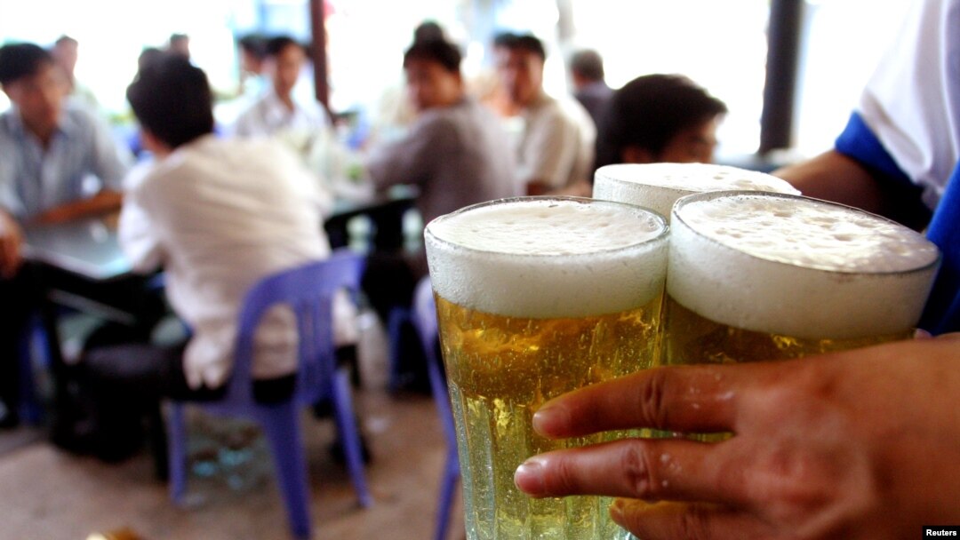 Việt Nam tiêu thụ gần 4 tỷ lít bia vào năm 2016.