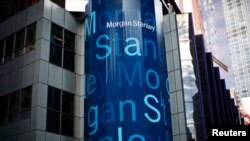 Logo perusahaan perusahaan keuangan Morgan Stanley di kantor pusat di wilayah Manhattan di New York City, New York, AS 20 Januari 2015. (Foto: REUTERS/Mike Segar)