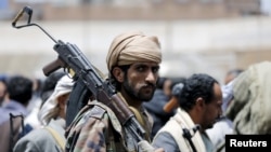 A tribesman loyal to the Houthi movement carries his rifle as he attends a gathering in Yemen's capital Sanaa, April 17, 2016.