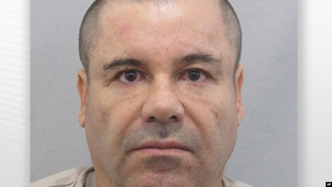 Joaquín "El Chapo" Guzmán, el narcotraficante más buscado del mundo, en la foto más reciente antes que huyera de la cárcel del Altiplano, proporcionada por autoridades mexicanas.
