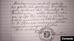 La orden de recoger cartas de los alumnos contra la medida del presidente Obama fue notificada en el libro de novedades diarias a los maestros de la escuela Madre María de San José en el estado Bolívar, al sureste de Venezuela.