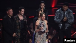 Taylor Swift accepts the award for Video of the Year for “All Too Well” at the 2022 MTV Video Music Awards at the Prudential Center in Newark, New Jersey, U.S., August 28, 2022. (REUTERS/Brendan McDermid)