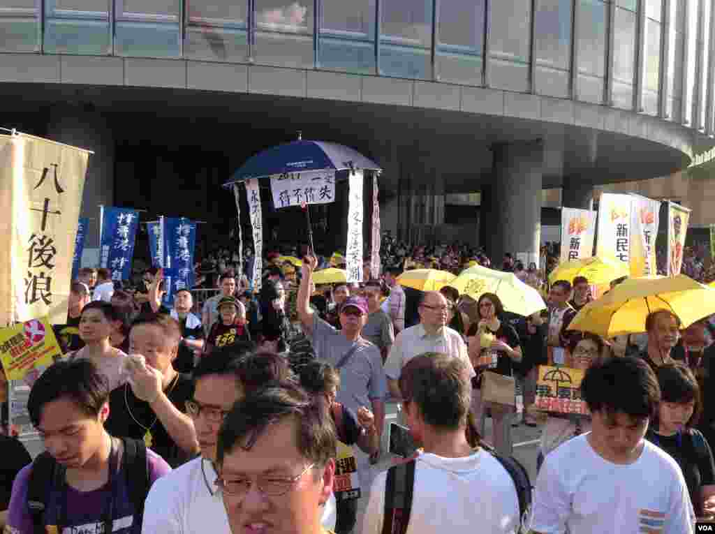 “全民拒绝假普选”滚动式游行集会6月14日在香港开启。（美国之音海彦拍摄）