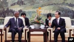 Kofi Annan Pekin'de Çin Başbakanı Wen Jibao ile görüşürken