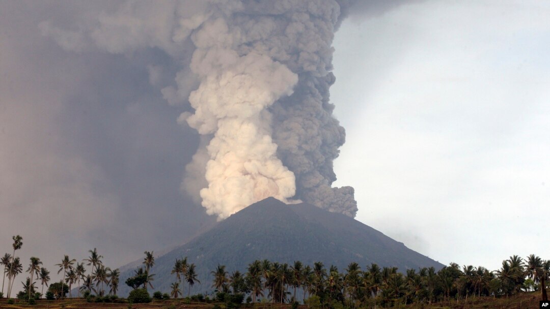 Núi lửa Agung, Bali, Indonesia, ngày 27/11/2017.