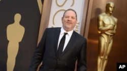 ທ່ານ Harvey Weinstein ເດີນທາງຮອດພິທີມອບລາງວັນ Oscars, ໂຮງລະຄອນ Dolby, ນະຄອນ Los Angeles. 2 ມີນາ, 2014.