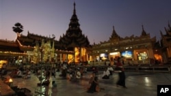 Burmese worshipers gather at a Buddhist religious center in Yangon.