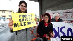  Protesters and workers on strike prevent a Saudi ship Bahri Yanbu from loading cargo at the Port of Genoa, Italy, May 20, 2019. The ship had earlier been kept from loading a weapons cargo at the French port of Le Havre. 