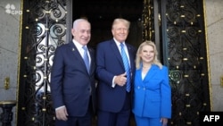 Serokê Berê ya Amerîka Donald Trump û Serokwezîrê Îsraîlê Netanyahu û Xanima wî li mala Trump ya Florida - Mar-a-Lago