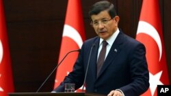 Perdana Menteri Turki Ahmet Davutoglu memperingatkan AS dan Rusia untuk tidak mempersenjatai pasukan Kurdi di Suriah (foto: dok).