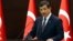 Perdana Menteri Turki Ahmet Davutoglu memperingatkan AS dan Rusia untuk tidak mempersenjatai pasukan Kurdi di Suriah (foto: dok).