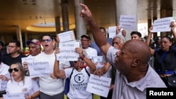 Demonstrators protest outside the CNE headquarters in Caracas, Venezuela, October 1, 2026.  "The infrastructure has to be replaced in order for these elections to be valid," said Secretary Rubio.   