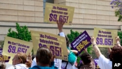 Public officials and immigration reform advocates rally in Los Angeles after launching a campaign aimed at preparing immigrants for reforms offered under President Barack Obama’s executive actions, May 19, 2015.