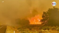 Inician cortes de electricidad para reducir riesgos mientras nuevo incendio destruye pueblo en California