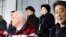 Phó Tổng thống Mỹ Mike Pence; nguyên thủ hình thức của Triều Tiên Kim Yong Nam; bà Kim Yo Jong, em gái của lãnh tụ Triều Tiên Kim Jong Un; và Thủ tướng Nhật Shinzo Abe tại lễ khai mạc Olympic Mùa đông 2018