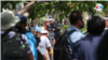 Periodistas en el exterior de la Fiscalía nicaragüense en Managua, cercada con agentes policiales. Foto archivo VOA.