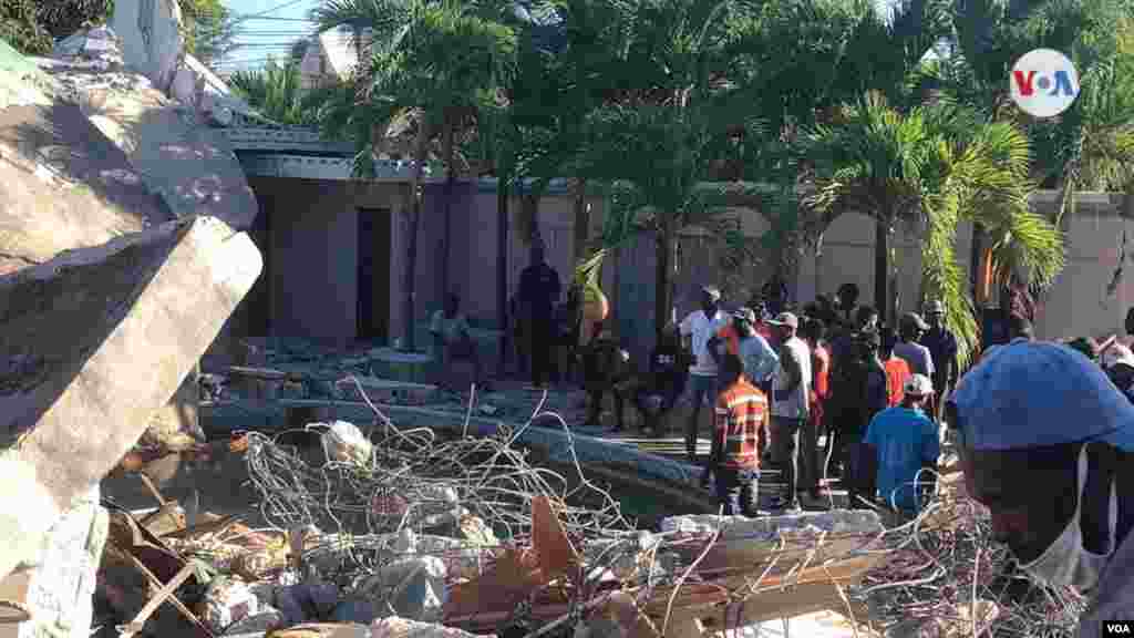 M&#225;s de 200 personas murieron y cientos resultaron heridos o desaparecidos despu&#233;s del potente terremoto. 